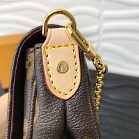 $58.00 USD Louis Vuitton AAA Quality Messenger Bags #435174