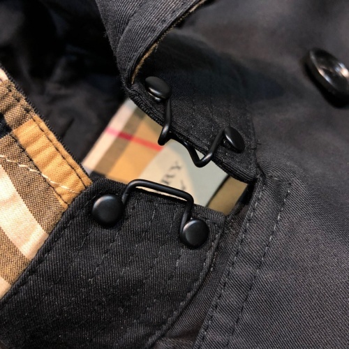 Replica Burberry Windbreaker Jackets Long Sleeved For Women #549768 $163.00 USD for Wholesale