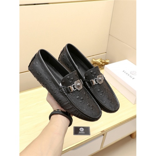 Replica Versace Casual Shoes For Men #556266 $69.00 USD for Wholesale