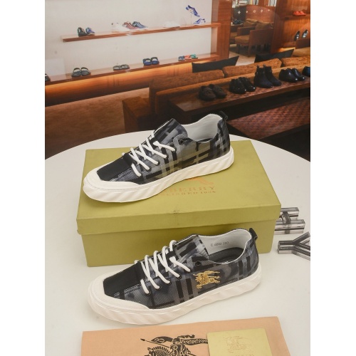 Replica Burberry Casual Shoes For Men #558806 $78.00 USD for Wholesale