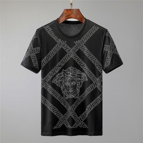 Versace T-Shirts Short Sleeved For Unisex #561905 $30.00 USD, Wholesale Replica Versace T-Shirts