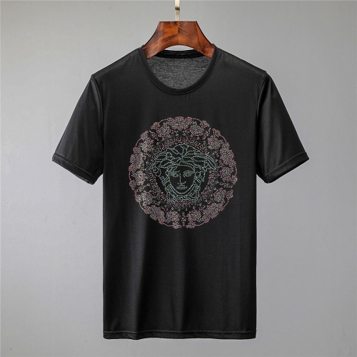 Versace T-Shirts Short Sleeved For Unisex #561907 $30.00 USD, Wholesale Replica Versace T-Shirts