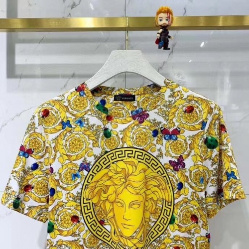 Replica Versace T-Shirts Short Sleeved For Men #770356 $43.00 USD for Wholesale