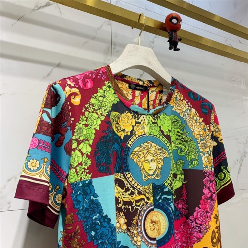 Replica Versace T-Shirts Short Sleeved For Men #778483 $42.00 USD for Wholesale