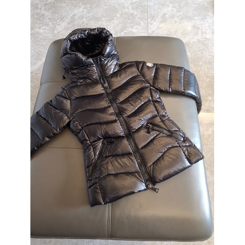 Moncler Down Feather Coat Long Sleeved For Women #793197