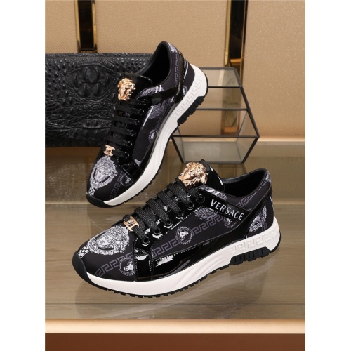 Versace Casual Shoes For Men #798081