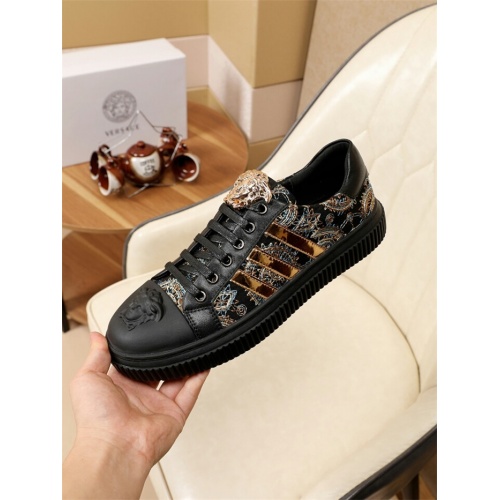 Replica Versace Casual Shoes For Men #798674 $72.00 USD for Wholesale