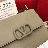 $106.00 USD Valentino AAA Quality Messenger Bags For Women #798680