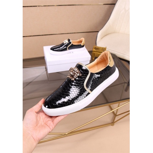 Replica Versace Casual Shoes For Men #812526 $76.00 USD for Wholesale