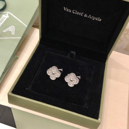 Van Cleef &amp; Arpels Earrings #814787 $36.00 USD, Wholesale Replica Van Cleef &amp; Arpels Earrings