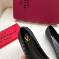 $80.00 USD Valentino Flat Shoes For Women #814357