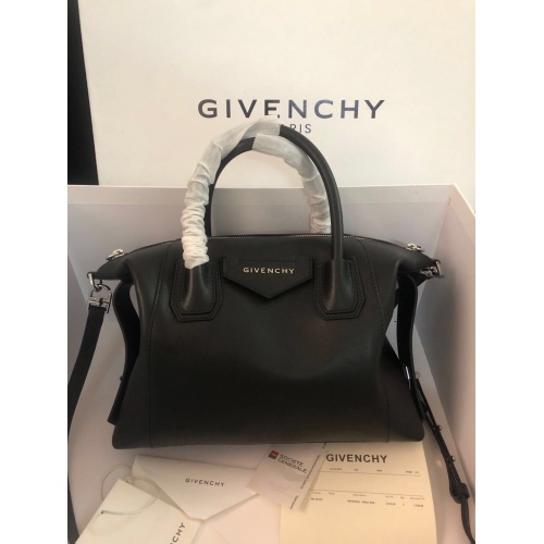 Givenchy AAA Quality Handbags For Women #820595