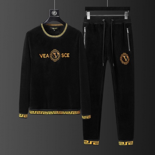 Versace Tracksuits Long Sleeved For Men #823240