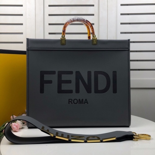 Fendi AAA Quality Tote-Handbags For Women #824452