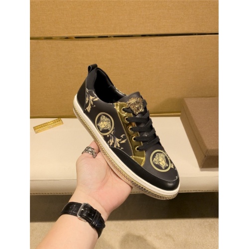 Replica Versace Casual Shoes For Men #826926 $76.00 USD for Wholesale