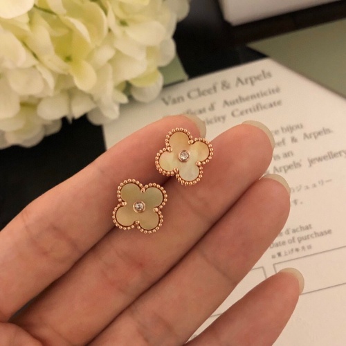 Van Cleef &amp; Arpels Earrings #827215 $32.00 USD, Wholesale Replica Van Cleef &amp; Arpels Earrings