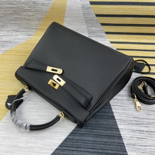 Replica Hermes AAA Quality Messenger Bags For Women #827584 $102.00 USD for Wholesale