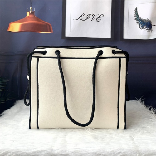 Replica Fendi AAA Quality Handbags For Women #833961 $96.00 USD for Wholesale