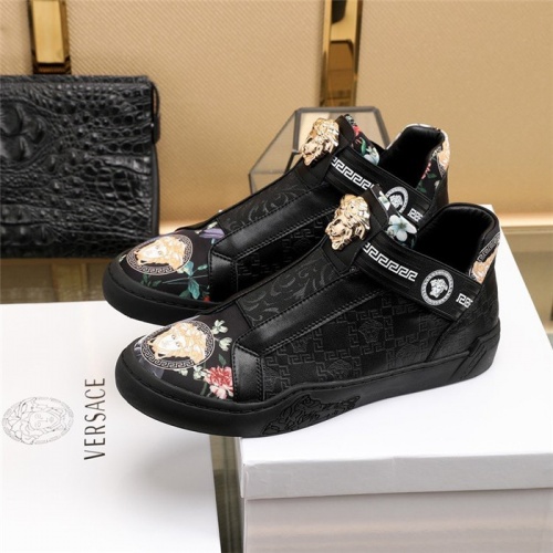 Replica Versace Casual Shoes For Men #839570 $82.00 USD for Wholesale
