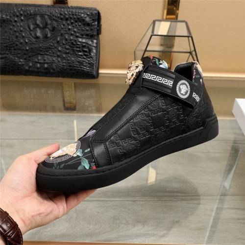Replica Versace Casual Shoes For Men #839570 $82.00 USD for Wholesale