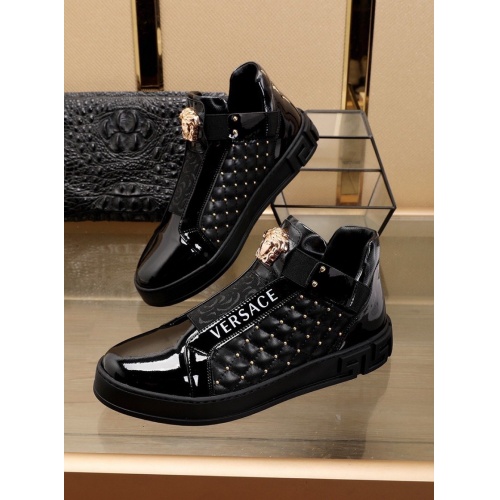 Replica Versace Casual Shoes For Men #841913 $88.00 USD for Wholesale
