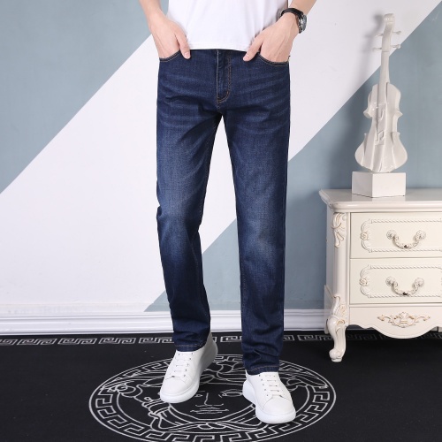 Versace Pants For Men #842429