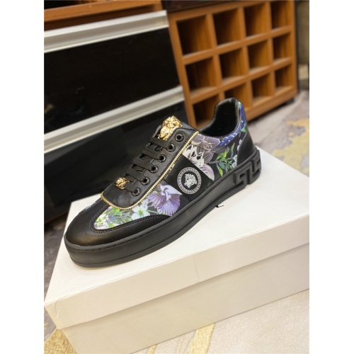 Replica Versace Casual Shoes For Men #844952 $72.00 USD for Wholesale