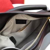 $96.00 USD LOEWE AAA Messenger Bags For Women #843610