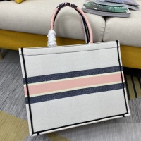 $76.00 USD Christian Dior AAA Handbags For Women #854302