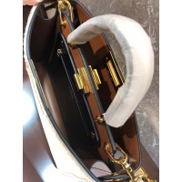 $160.00 USD Fendi AAA Quality Handbags For Women #855571