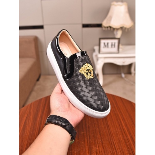 Replica Versace Casual Shoes For Men #859310 $76.00 USD for Wholesale