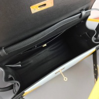 $172.00 USD Versace AAA Quality Handbags For Women #860771