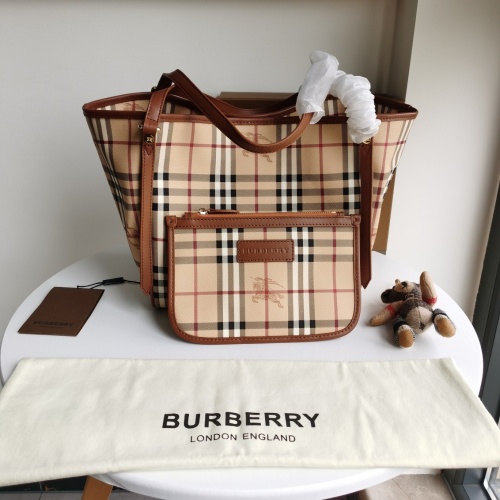 Replica Burberry AAA Handbags For Women #873905 $175.00 USD for Wholesale