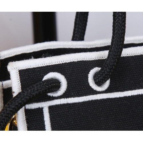Replica Fendi AAA Messenger Bags For Women #873939 $82.00 USD for Wholesale