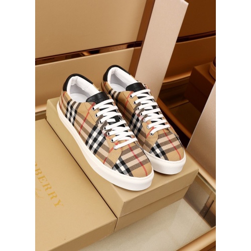 Burberry Casual Shoes For Men #877516