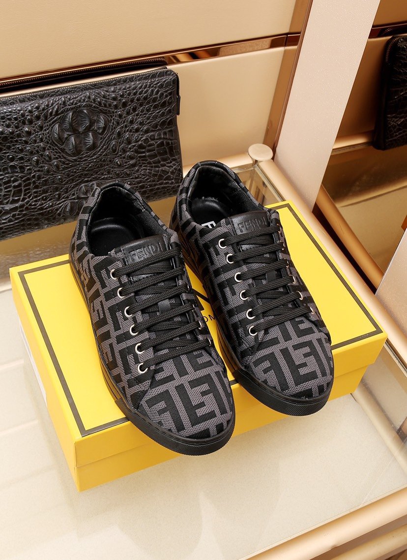 fendi eyes card holder