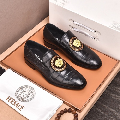 Versace Leather Shoes For Men #882922