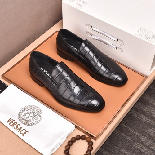 Versace Leather Shoes For Men #882924