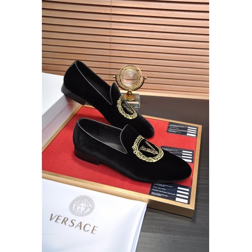 Versace Leather Shoes For Men #883375