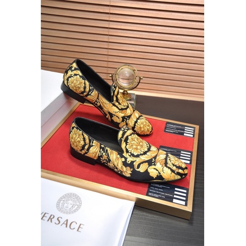 Versace Leather Shoes For Men #883377