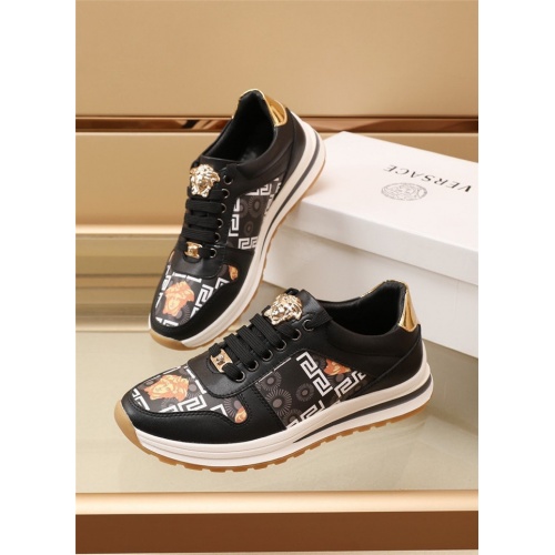 Versace Casual Shoes For Men #885993