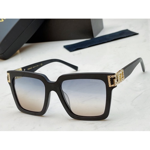 Versace AAA Quality Sunglasses #886000