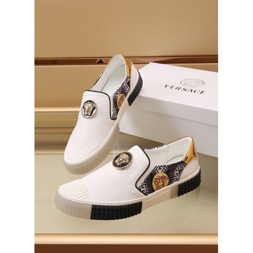 Versace Casual Shoes For Men #888876