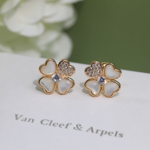 Van Cleef &amp; Arpels Earrings #890104 $40.00 USD, Wholesale Replica Van Cleef &amp; Arpels Earrings