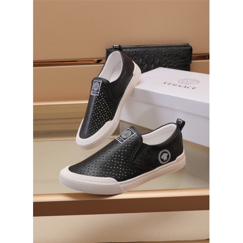 Versace Casual Shoes For Men #891419