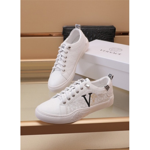 Versace Casual Shoes For Men #891422