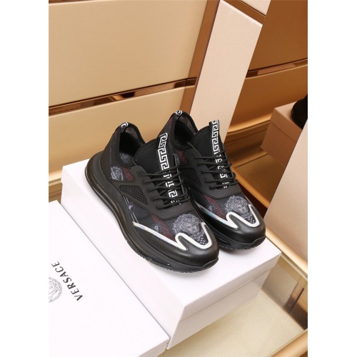 Versace Casual Shoes For Men #892290