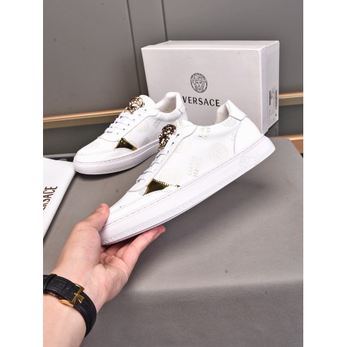 Versace Casual Shoes For Men #893039