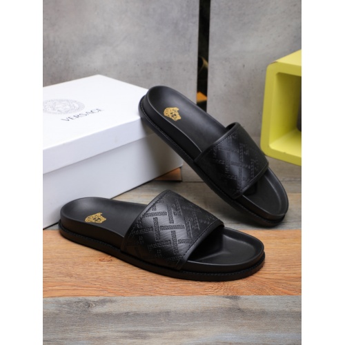 Versace Slippers For Men #893127