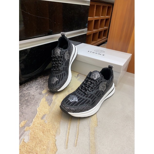 Versace Casual Shoes For Men #893626